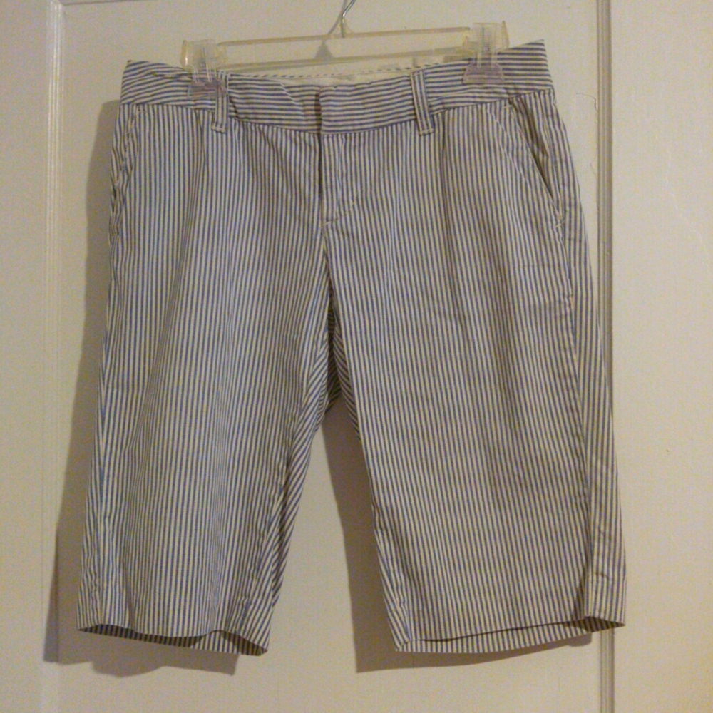 AEO White w/ Navy Stripes Bermuda Shorts Size 4 - Picture 1 of 7